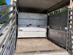 IFOR WILLIAMS TWIN AXLE CATTLE BOX C/W PARTIONING *VIDEO*