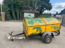 TOWABLE SINGLE AXLE BIN C/W SLIDDING LIDS 