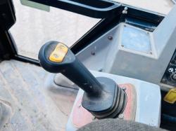 FERMEC 960 4WD EQUAL WHEELED BACKHOE DIGGER C/W REAR QUICK HITCH 
