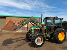 JOHN DEERE 2250 TRACTOR*C/W BUCKET*VIDEO*
