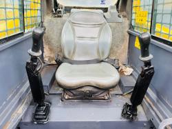 GEHL 5240 SKIDSTEER*2298 HOURS*C/W CAB DOOR*YEAR 2013*VIDEO*