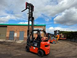 TCM U1D2A20LH FORKLIFT*C/W FORK POSITIONER*YEAR 2021*VIDEO*