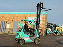 MITSUBISHI FG18N FORKLIFT*C/W SIDESHIFT AND PALLET TINES*VIDEO*