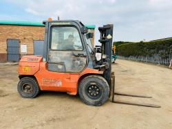 TOYOTA 02-7F040 FORKLIFT*C/W PALLET TINES*VIDEO*