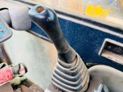 HYUNDAI ROBEX 220LC-3 EXCAVATOR*C/W BUCKET*VIDEO*