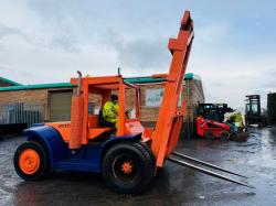 HYSTER 2 STAGE MASTED FORKLIFT*C/W DUEL WHEELS*VIDEO*
