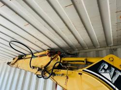 JCB 3CX BACKHOE & CATERPILLAR 428B BACKHOE BEEN LOADED INTO CONTAINER *24/05/2022* 