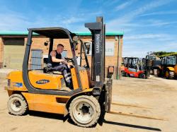SAMSUNG SF30D FORKLIFT*C/W PALLET TINES*VIDEO*