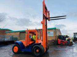 HYSTER 2 STAGE MASTED FORKLIFT*C/W DUEL WHEELS*VIDEO*