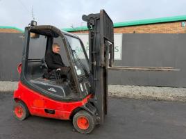 LINDE H20T-03 3 STAGE MASTED FORKLIFT*C/W SIDESHIFT*VIDEO*