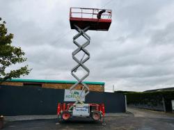 SKYJACK SJ 6832RT 4X4 SCISSOR LIFT*C/W HYDRAULIC SUPPORT LEGS*YEAR 2011*VIDEO*