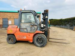 TOYOTA 02-7F040 FORKLIFT*C/W PALLET TINES*VIDEO*