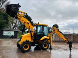 JCB 2CX 4WD STREET MASTER *YEAR 2011, 2461 HOURS* C/W HYDRAULIC BREAKER *VIDEO*