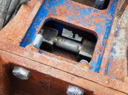 HYDRAULIC HAMMER *C/W HYDRAULIC PIPES*