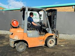 TOYOTA 42-7FGF25 CONTAINER SPEC FORKLIFT*C/W PALLET TINES*VIDEO*