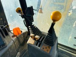 JCB 3CX SITEMASTER + PROJECT 8 4WD*C/W 4 IN ONE BUCKET*POWER SHIFT*VIDEO*