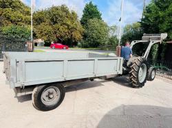 GREY FERGUSON DIESEL 2WD TRACTOR C/W LOADER, BUCKET, FOLKS & TRAILER *VIDEO*