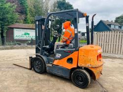 DOOSAN D25S-5 DEISEL FORK LIFT *YEAR 2008, CONTAINER SPEC* C/W SIDE SHIFT 