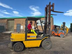 KOMATSU FD45T-5E FORKLIFT*C/W PALLET TINES*VIDEO*
