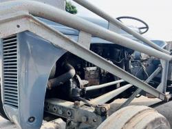 GREY FERGUSON DIESEL 2WD TRACTOR C/W LOADER, BUCKET, FOLKS & TRAILER *VIDEO*