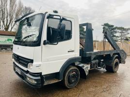 MERCEDES 4X2 SKIP LORRY C/W TELESCOPIC ARMS & SUPPORT LEGS 