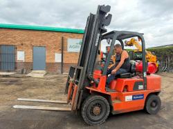 NISSAN PJ02A25 FORKLIFT*C/W PALLET TINES*VIDEO*
