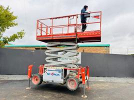 SKYJACK SJ 6832RT 4X4 SCISSOR LIFT*C/W HYDRAULIC SUPPORT LEGS*YEAR 2011*VIDEO*