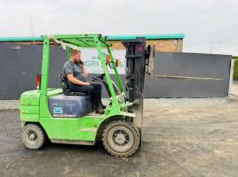 MITSUBISHI FD25 CONTAINER SPEC FOKRLIFT*C/W PALLET TINES*VIDEO*