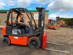 TCM U1D2A20LH FORKLIFT*C/W FORK POSITIONER*YEAR 2021*VIDEO*