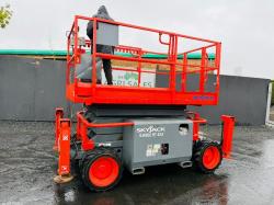 SKYJACK SJ6832RT SCISSOR LIFT*C/W SUPPORT LEGS*YEAR 2011*VIDEO*