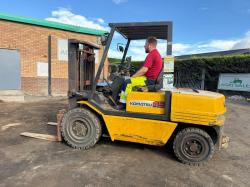 KOMATSU FD45T-5E FORKLIFT*C/W PALLET TINES*VIDEO*