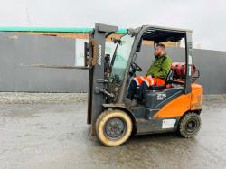 DOOSAN G25E-7 FORKLIFT*C/W PALLET TINES*YEAR 2022*VIDEO*