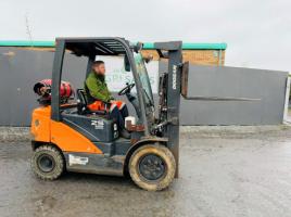 DOOSAN G25E-7 FORKLIFT*C/W PALLET TINES*YEAR 2022*VIDEO*