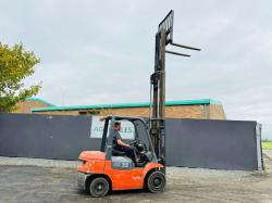TOYOTA 62-7FDF25 CONTAINER SPEC FORKLIFT*C/W PALLET TINES*VIDEO*