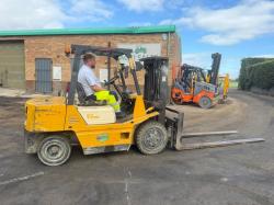 TCM FD30Z7S CONTAINER SPEC FORKLIFT *C/W 8 FT TINES*VIDEO*