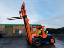 HYSTER 2 STAGE MASTED FORKLIFT*C/W DUEL WHEELS*VIDEO*