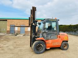 TOYOTA 02-7F040 FORKLIFT*C/W PALLET TINES*VIDEO*