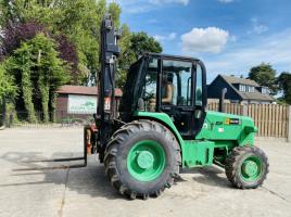 JCB 9264WD ROUGH TERRIAN FORKLIFT * 4070 HOURS * C/W SIDE SHIFT 