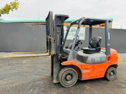 TOYOTA 62-7FDF25 CONTAINER SPEC FORKLIFT*C/W PALLET TINES*VIDEO*