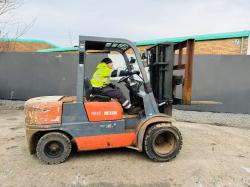 NEXEN FD35 CONTAINER SPEC FORKLIFT*YEAR 2010*C/W PALLET TINES*VIDEO*