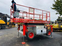 SKYJACK SJ 6832RT 4X4 SCISSOR LIFT*C/W HYDRAULIC SUPPORT LEGS*YEAR 2011*VIDEO*