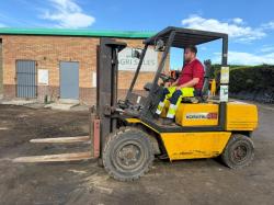 KOMATSU FD45T-5E FORKLIFT*C/W PALLET TINES*VIDEO*