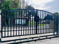 BRAND NEW STEEL TWIN OPENING STEEL GATE'S *15FT X 6FT 2 INCH* VIDEO*