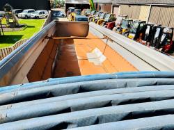 WILCOX COMMERCIAL HALF PIPE BULKER TRAILER *YEAR 2009* C/W AIR OPERATED TAILGATE 