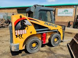 MUSTANG 2600R SKIDSTEER*C/W BUCKET & TINES*YEAR 2014*VIDEO*