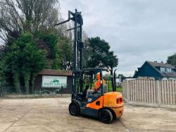 DOOSAN D25S-5 DEISEL FORK LIFT *YEAR 2008, CONTAINER SPEC* C/W SIDE SHIFT 