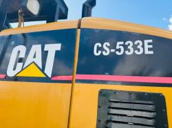 CATERPILLAR CS553E SINGLE DRUM VIBRATING ROLLER*VIDEO*