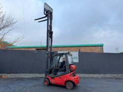 LINDE H20T-03 3 STAGE MASTED FORKLIFT*C/W SIDESHIFT*VIDEO*