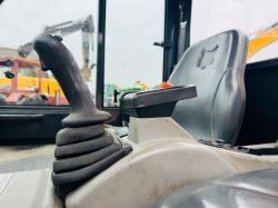 BOBCAT 5600 TOOLCAT UTILITY WORK MACHINE*3913 HOURS*C/W BUCKET*VIDEO*