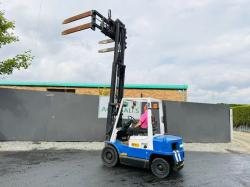 HYSTER H2.50XM FORKLIFT*C/W HYDRAULIC ROTATING BAIL GRAB*VIDEO*